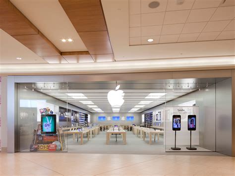 apple chinook mall